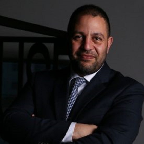 سعادة السيد عمر الطويل